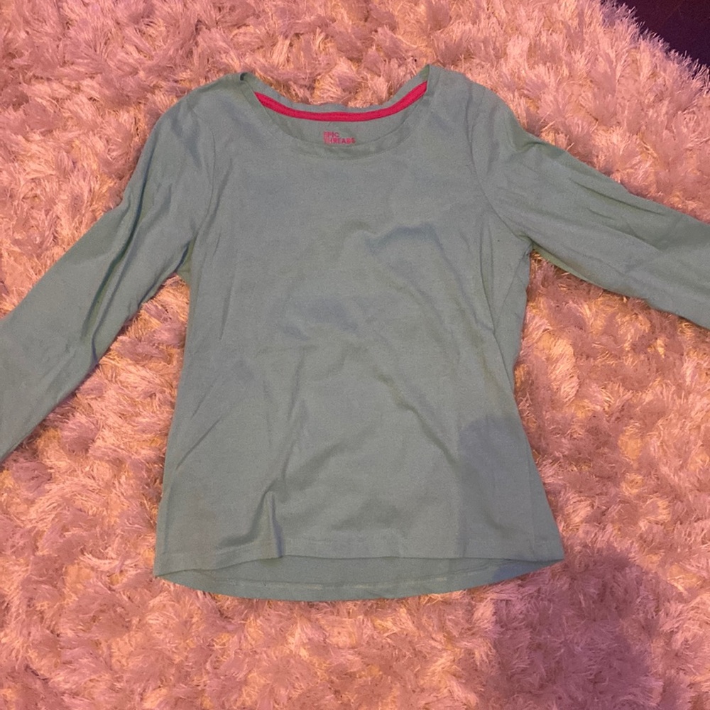 Epic Threads longsleeve t-shirt